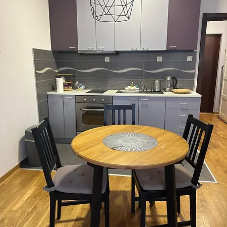 Apartment Charlie *
